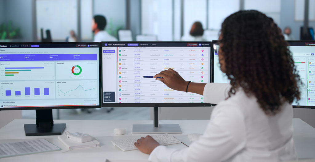 Écran d'ordinateur affichant une interface de portail fournisseur avec formulaires de saisie de données produit structurés